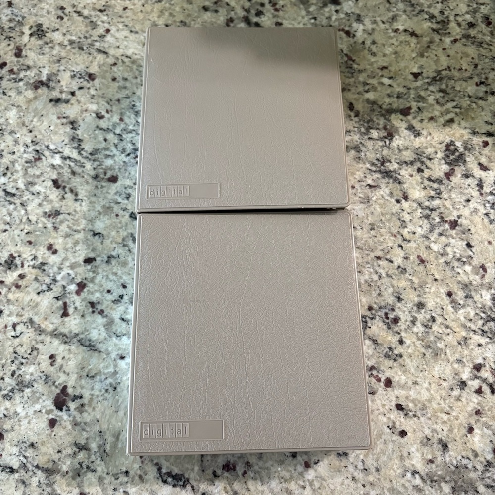 DIGITAL 2 beige plastic cases for floppy disks 1 has small crack GUC